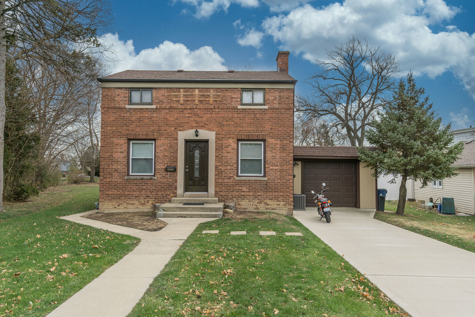 Property Photo:  2715 Elder Lane  IL 60131 