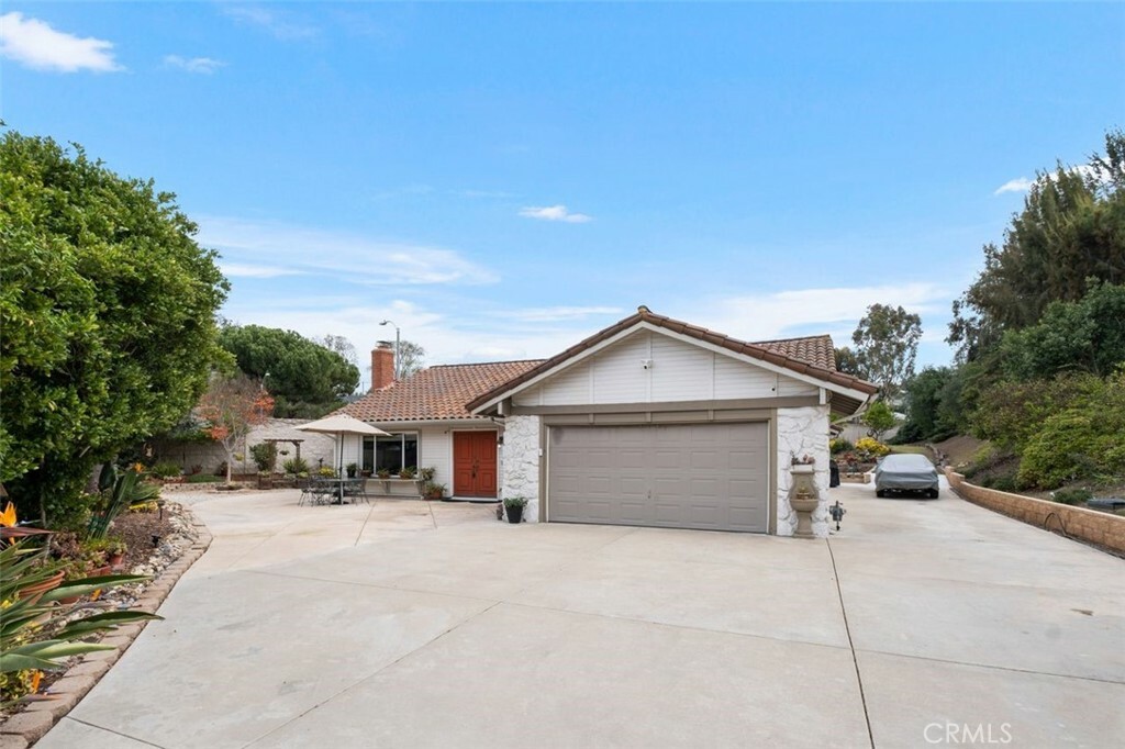 Property Photo:  25252 Sacul Place  CA 92677 