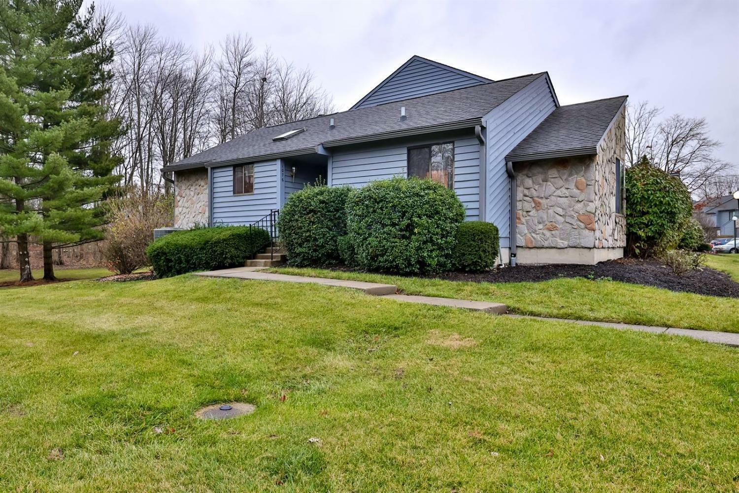 Property Photo:  1076 Kensington Ln  OH 45245 