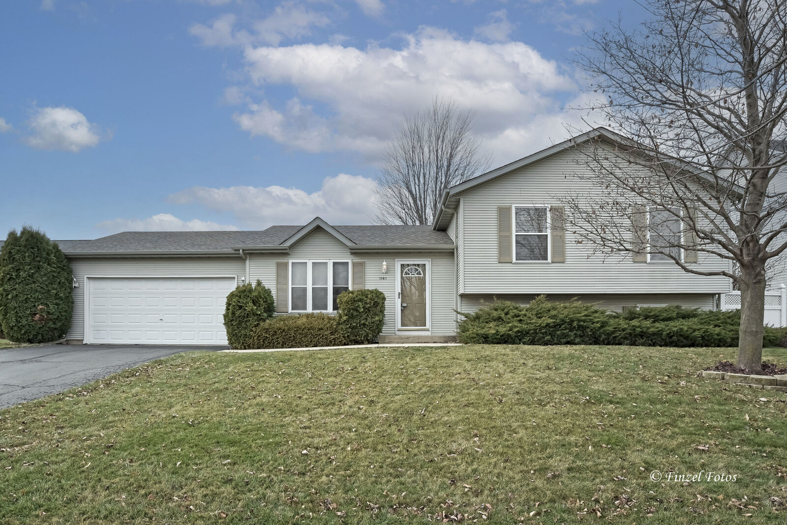 Property Photo:  1161 Quail Run  IL 60115 