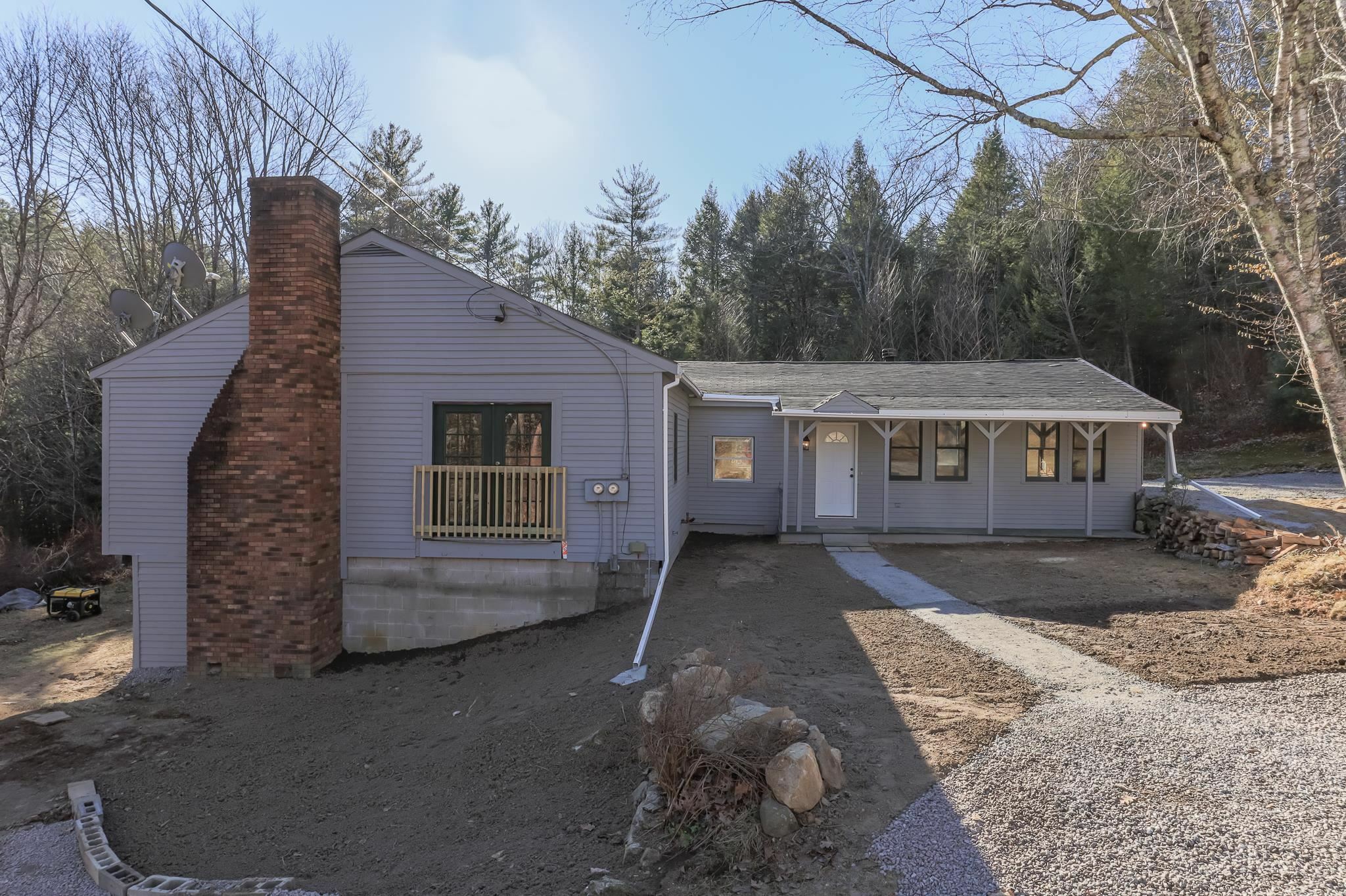 Property Photo:  27 Lochwood Drive  NH 03070 