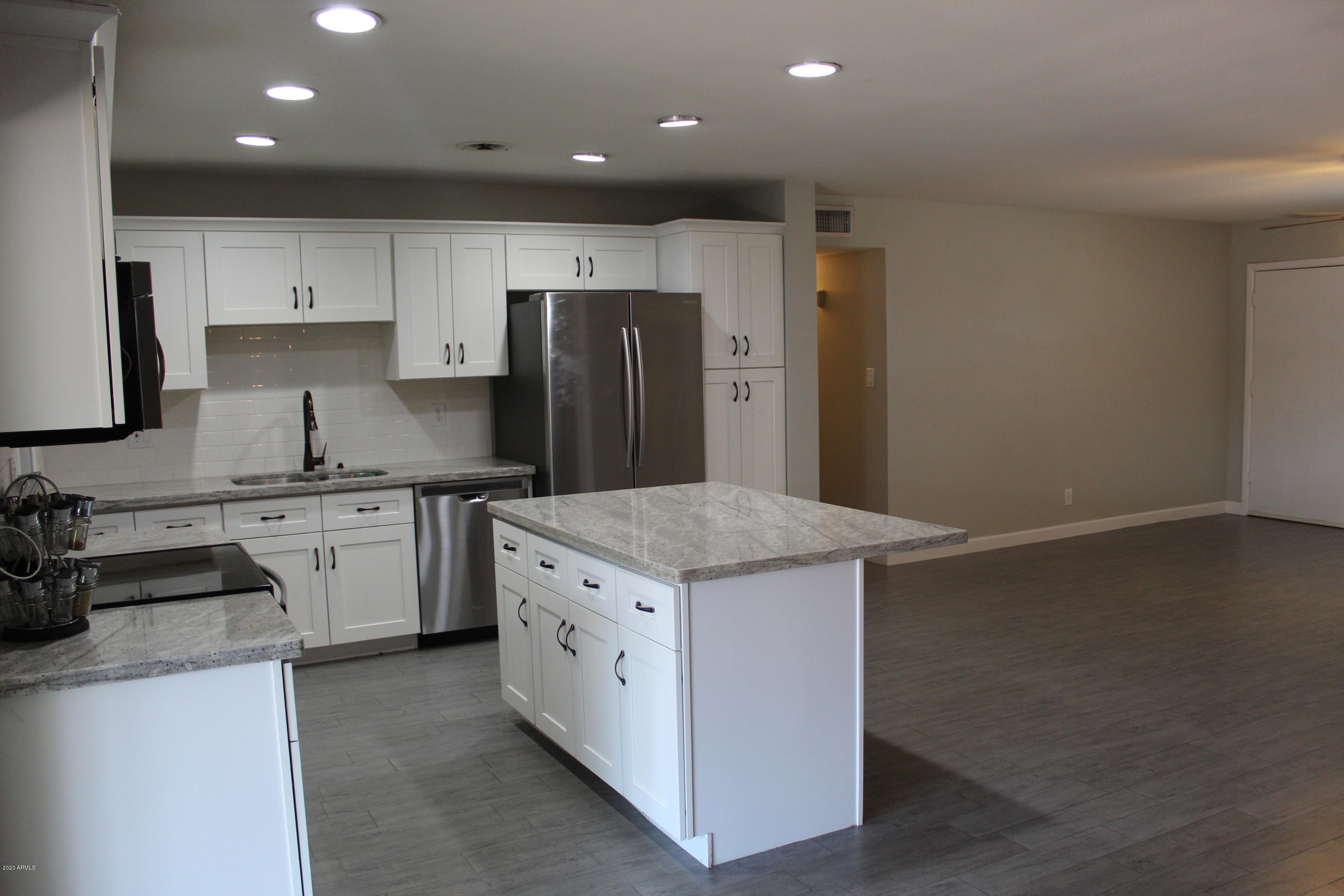 Property Photo: 757 E Loyola Drive AZ 85282