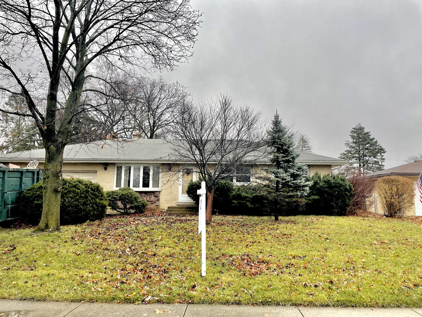 Property Photo: 431 Springhill Drive IL 60172