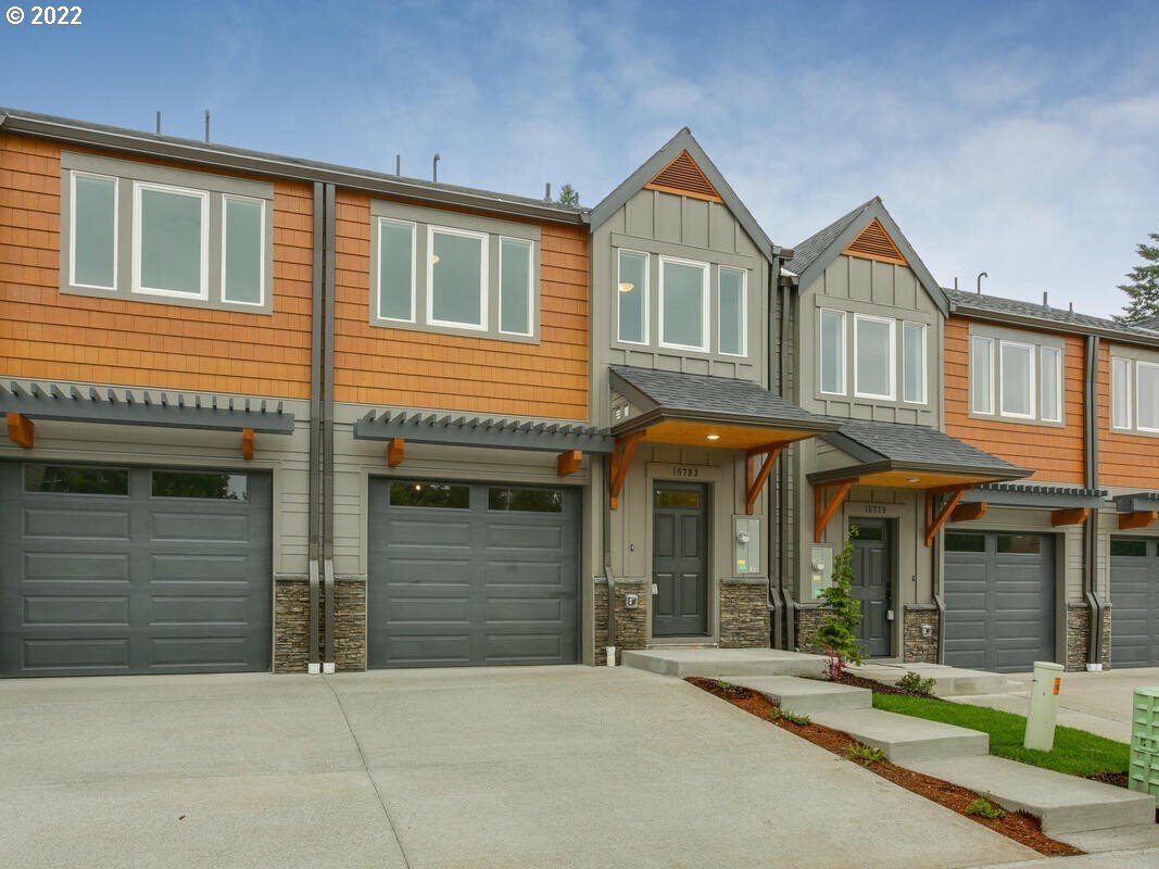 Property Photo:  16747 Chula Vista Ave  OR 97055 