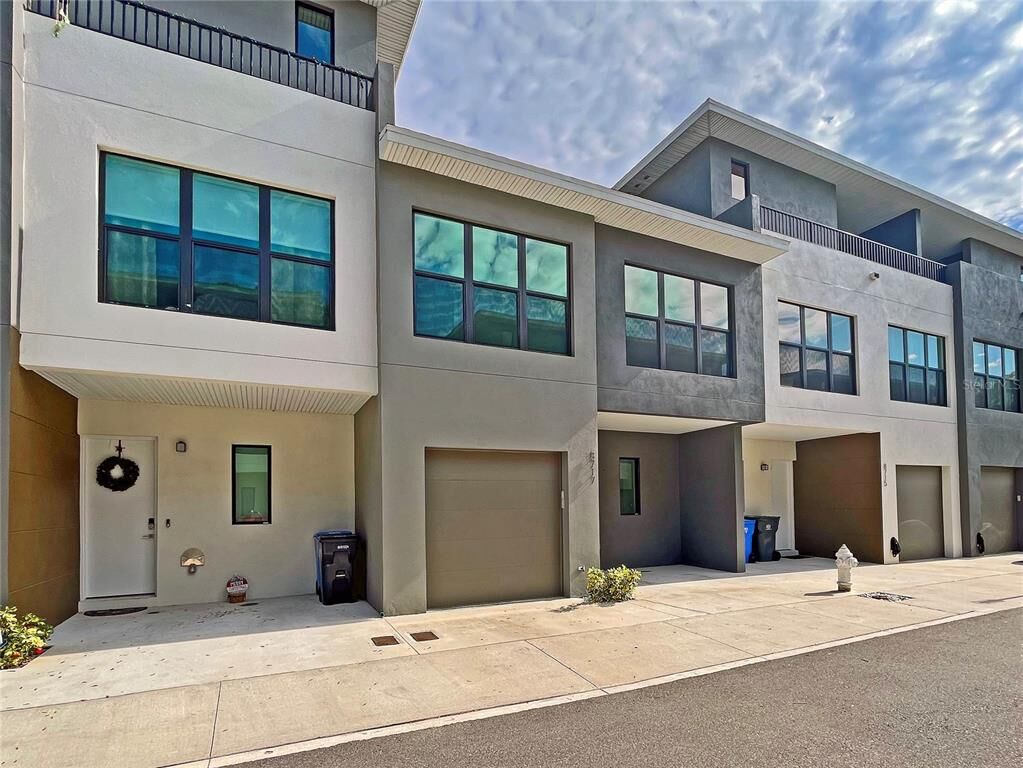 Property Photo:  8717 Palm Ranches Place  FL 33614 