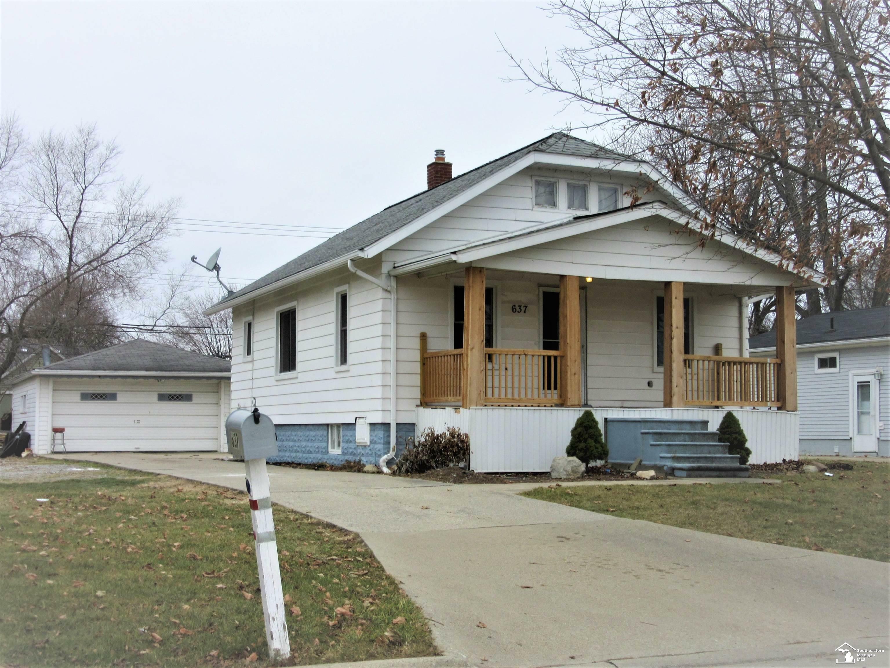 Property Photo:  637 Huber  MI 48162 