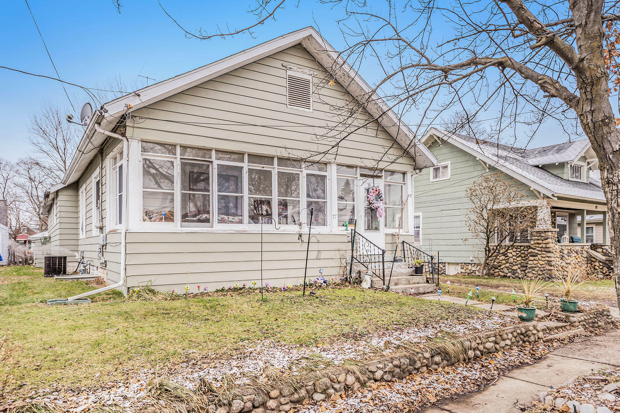 Property Photo:  77 Woodward Avenue  MI 49017 