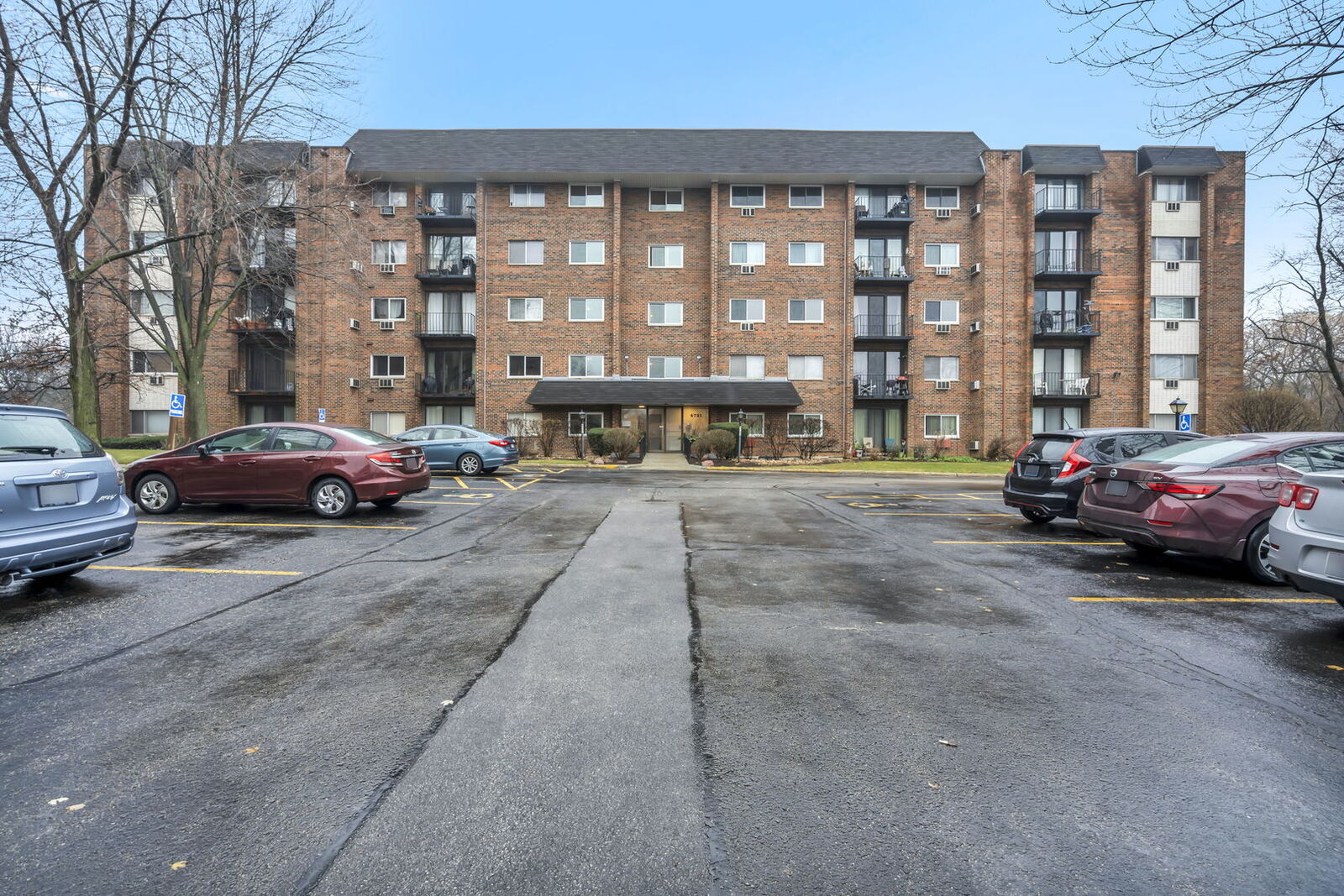 Property Photo:  4721 Saint Joseph Creek Road 3H  IL 60532 