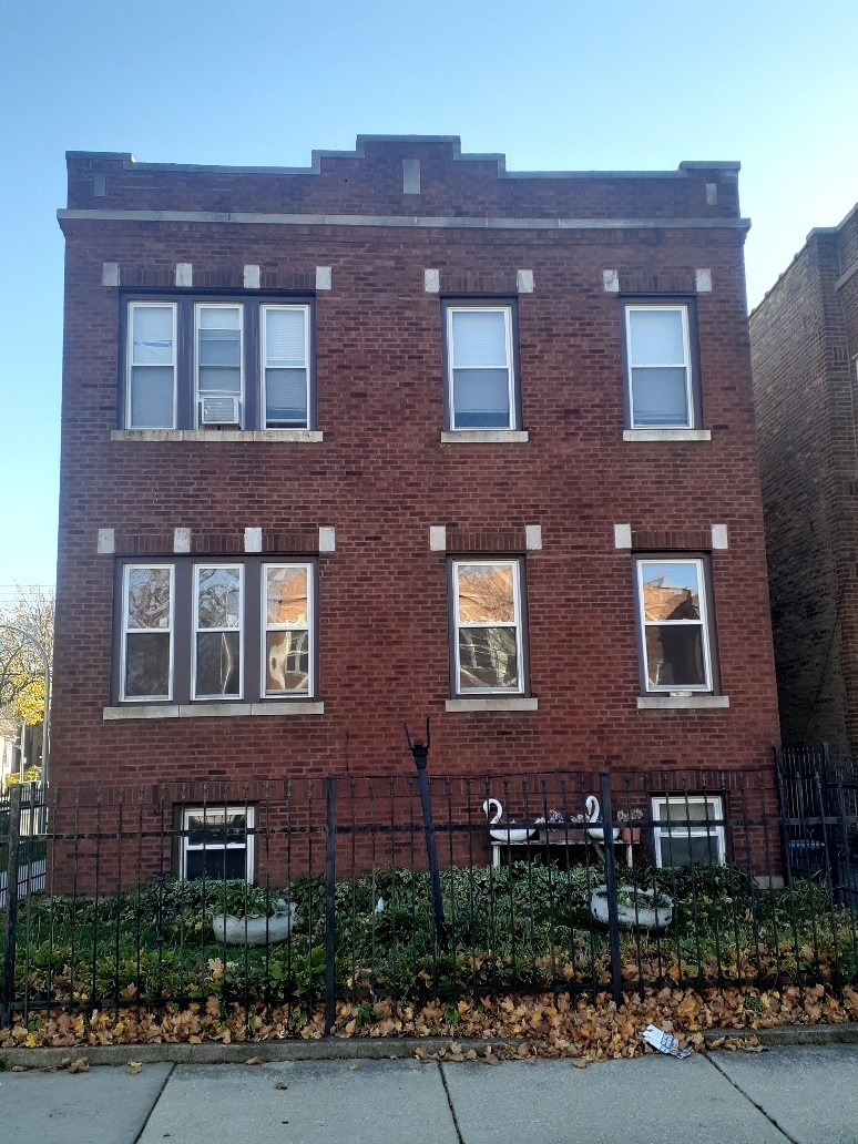 Property Photo: 200 S Lockwood Avenue IL 60644