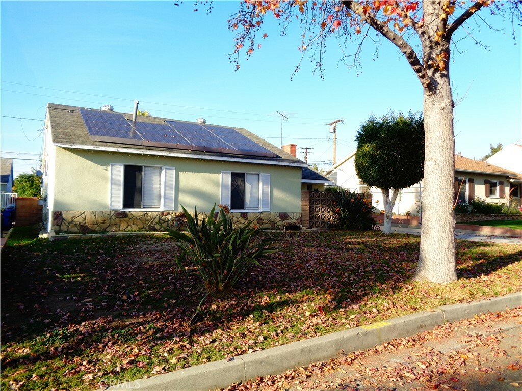 Property Photo: 8853 Calmosa Avenue CA 90605