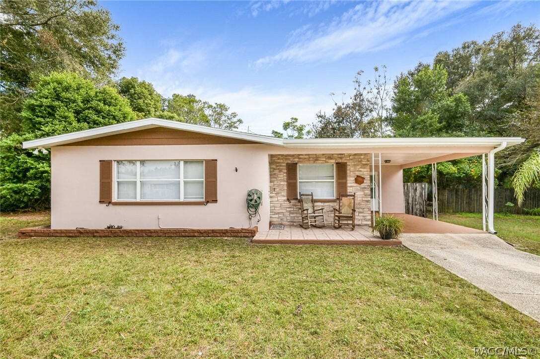 Property Photo:  13 N Jefferson Street  FL 34465 