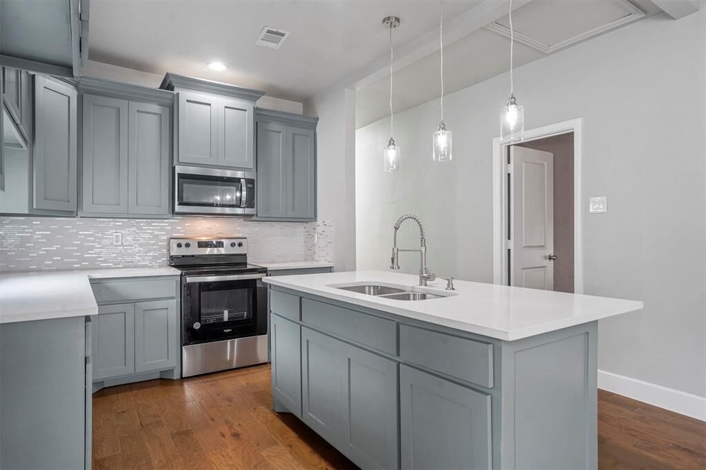 Property Photo:  2227 Washington Avenue  TX 76110 
