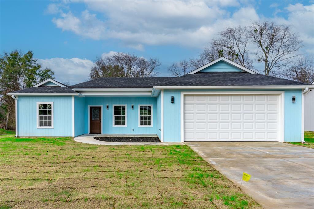 Property Photo:  202 W Beckham Street  TX 75482 