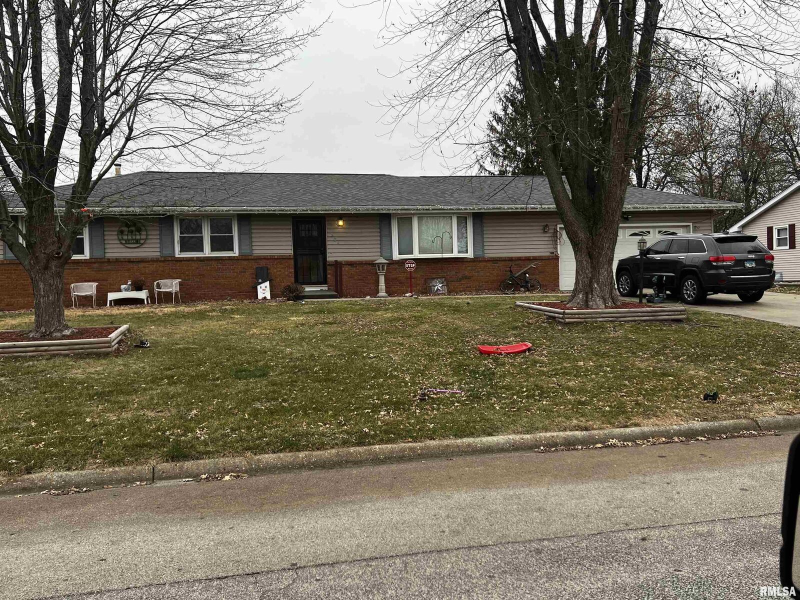 Property Photo:  305 Lincoln Road  IL 61520 