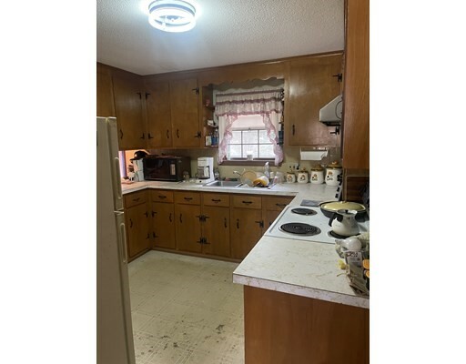 Property Photo: 5 Brookside Ave MA 01570