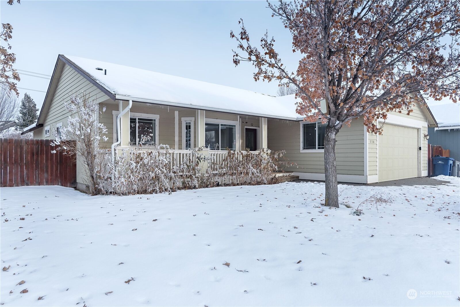 Property Photo: 1714 N Bluegrass Lane WA 98926