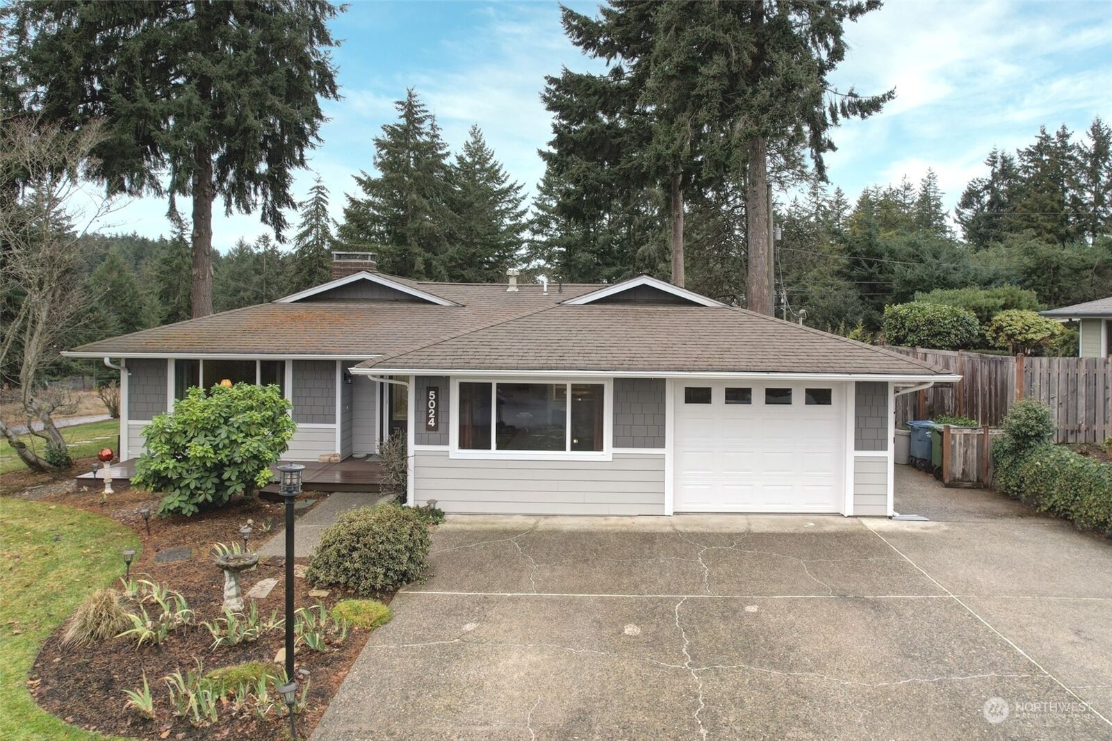 3 bed University Place home for sale 5024 66th Avenue W, University