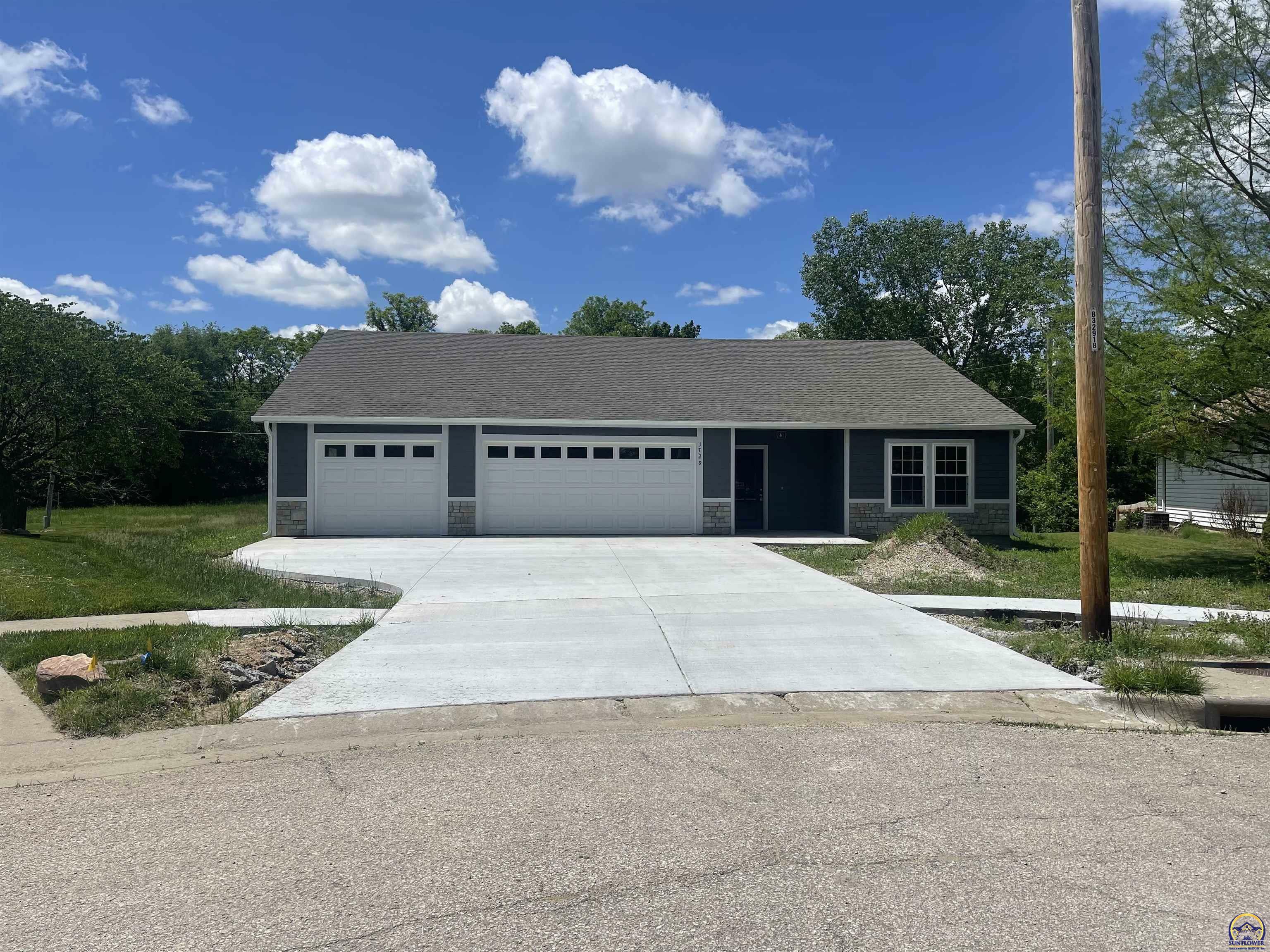 Property Photo: 1729 NW 33rd Pl KS 66618