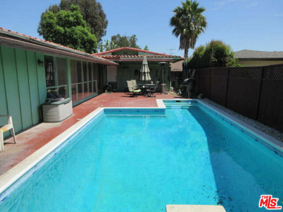 Property Photo:  4571   Don Timoteo Dr  CA 90008 