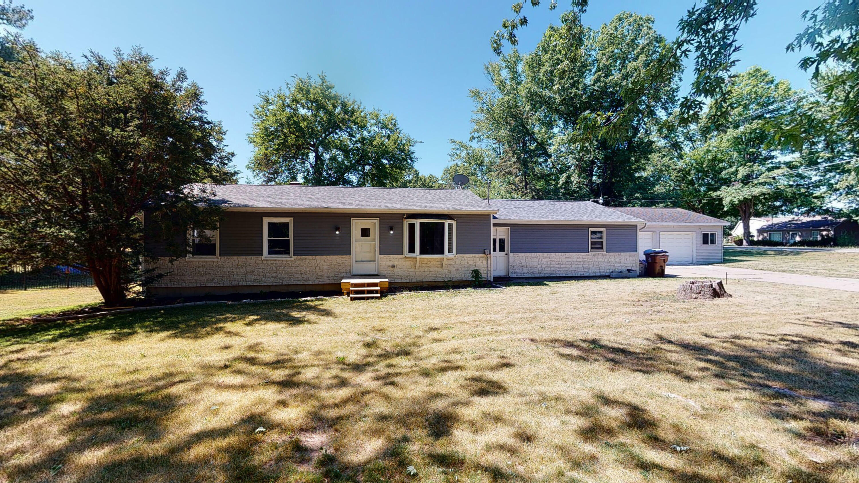 Property Photo:  323 Circle Drive  MI 49068 