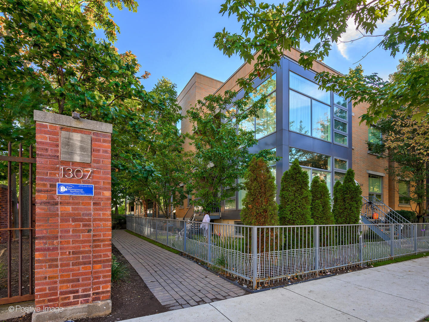 Property Photo: 1307 W Wrightwood Avenue 305 IL 60614