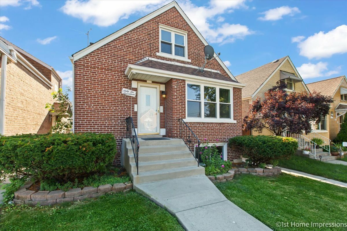 Property Photo:  6617 S Keating Avenue  IL 60629 