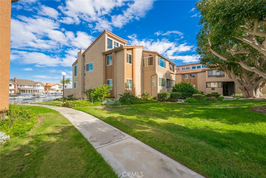 Property Photo: 17094 Bluewater Lane 131 CA 92649