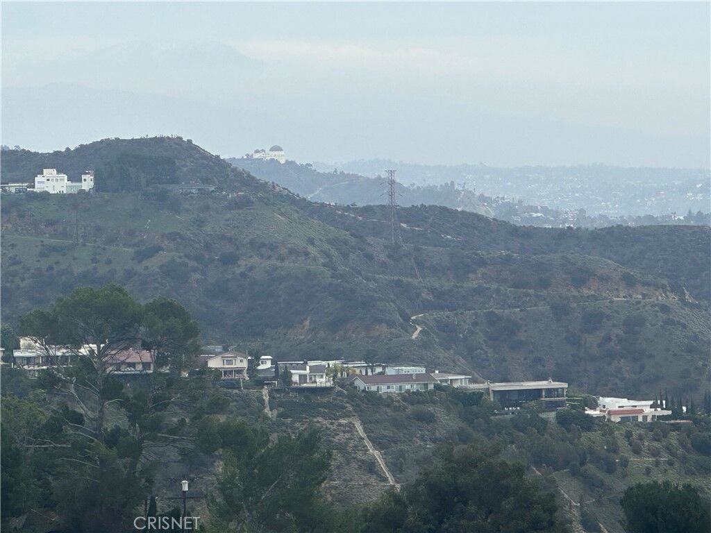 Property Photo: 2054 N Beech Knoll Rd CA 90046