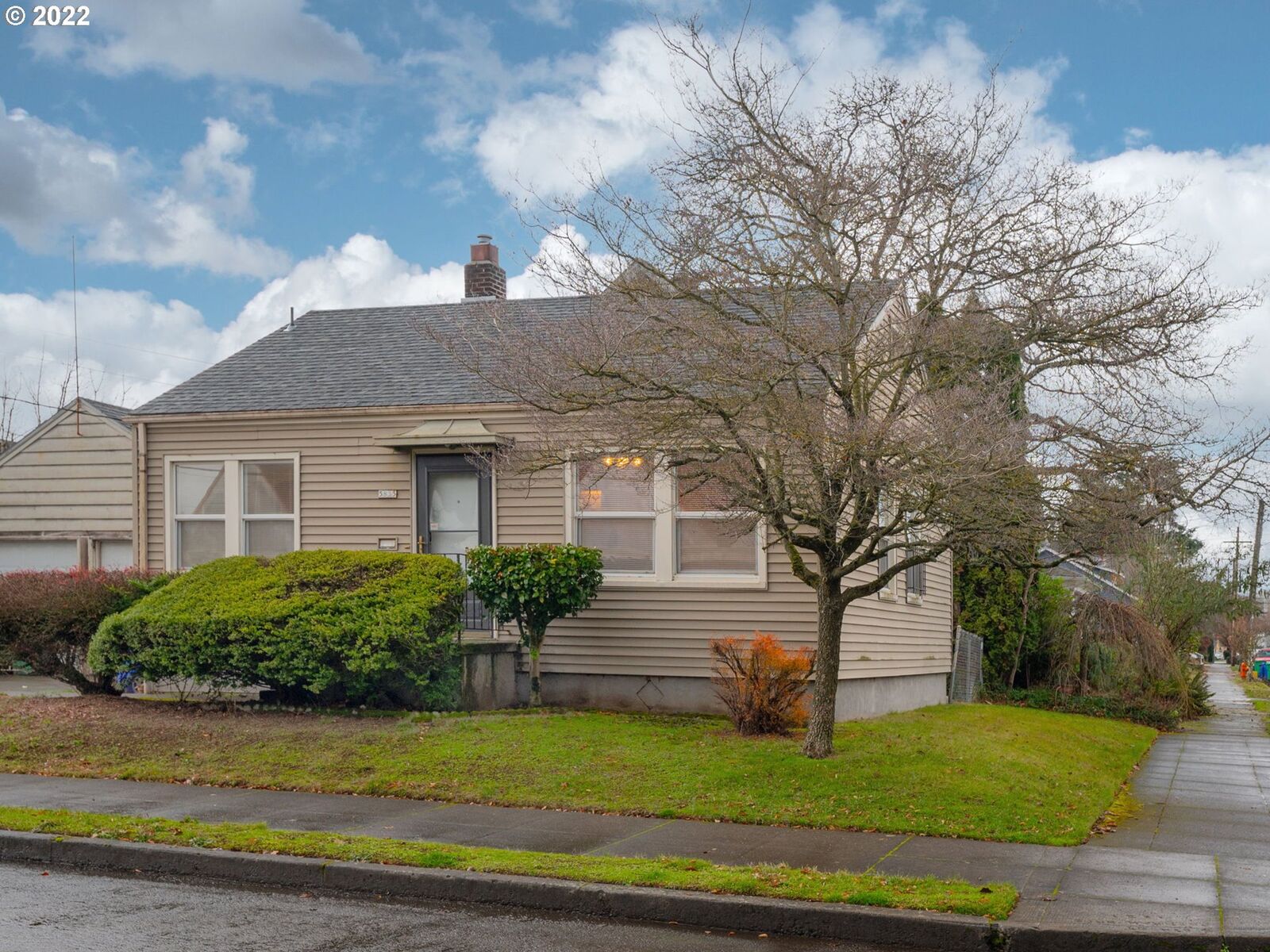 Property Photo:  5835 NE 8th Ave  OR 97211 