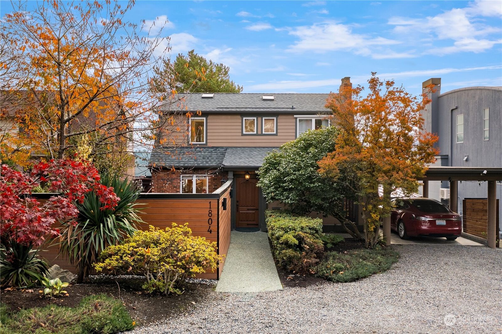 Property Photo:  1804 Magnolia Way W  WA 98199 