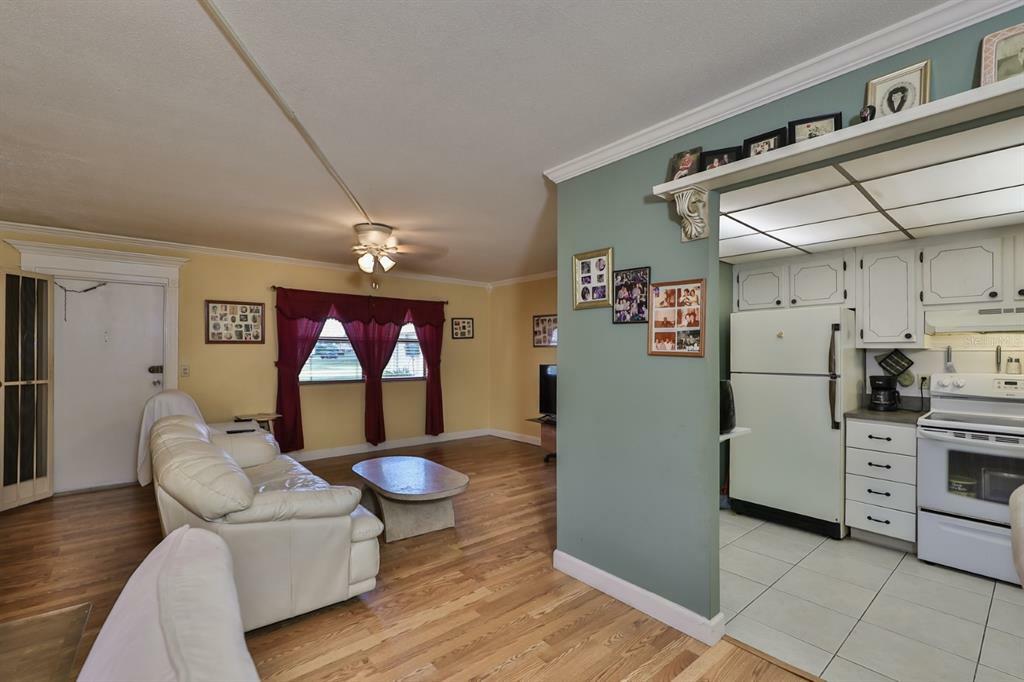 Property Photo:  1811 Bedford Lane 158  FL 33573 