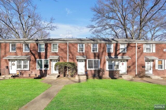 Property Photo: 130 Glenbrook Parkway 8D NJ 07631