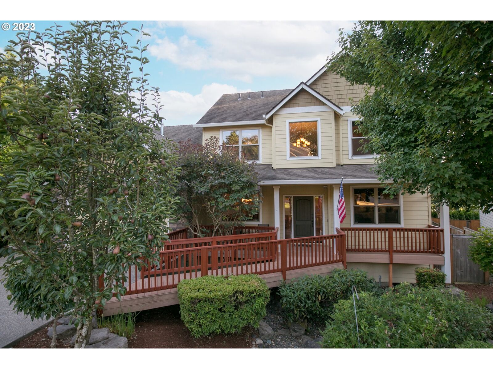 Property Photo:  870 N P St  WA 98671 