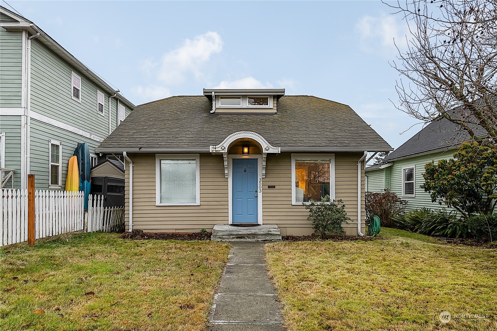 Property Photo:  3503 Oakes Avenue  WA 98201 