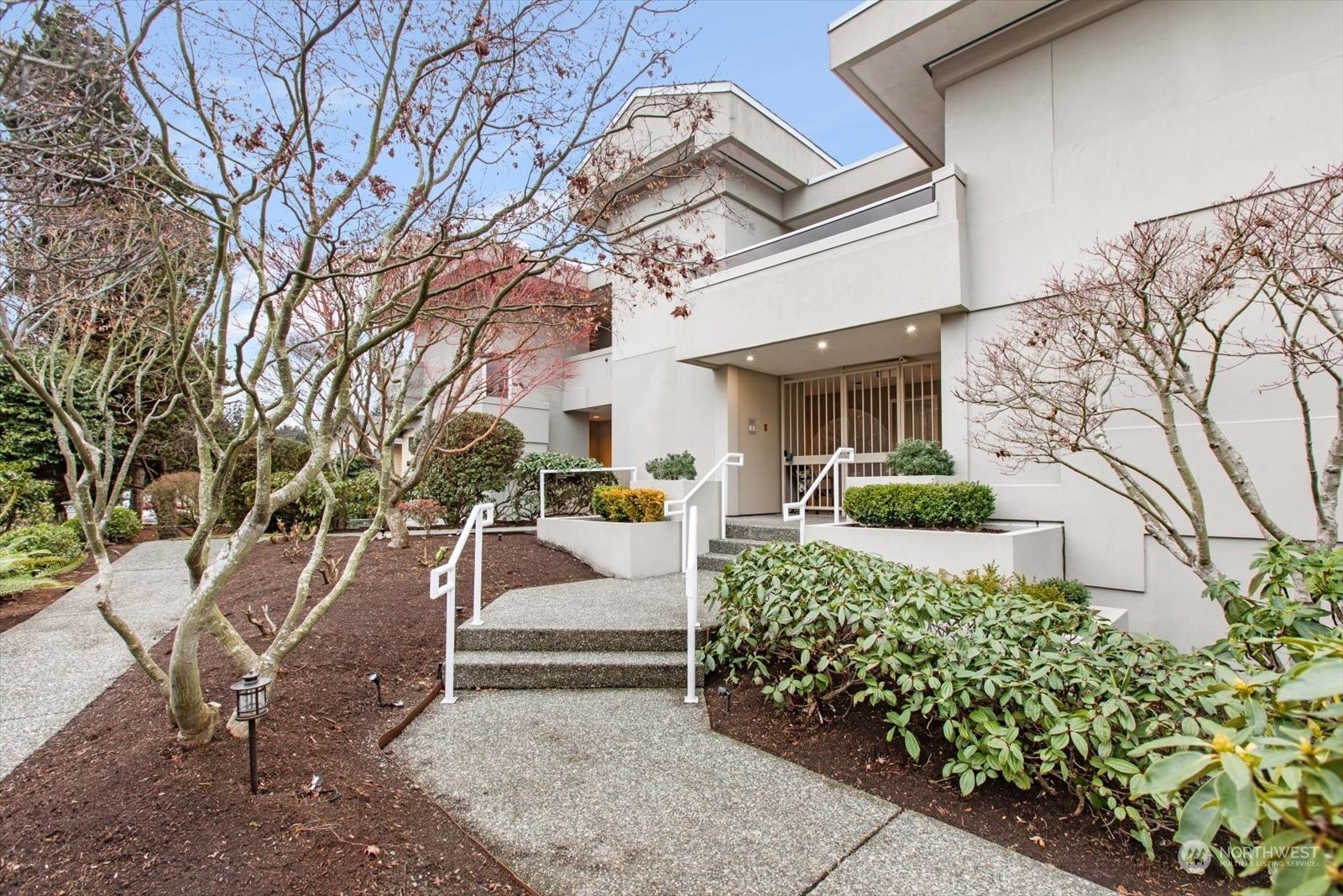 Property Photo:  400 Howell Way 201  WA 98020 