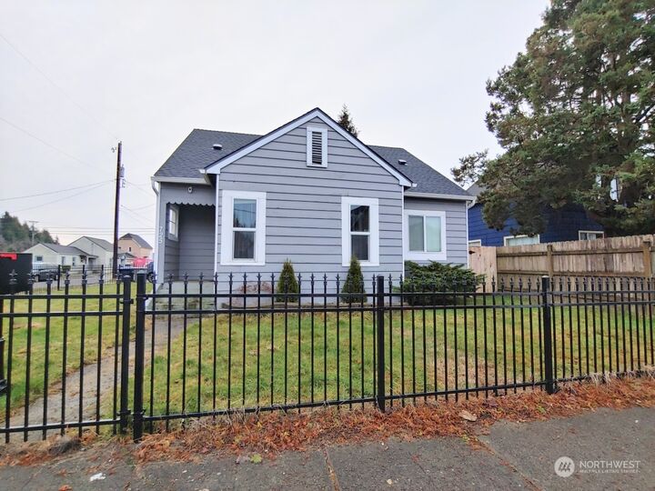 725 E 1st Street  Aberdeen WA 98520 photo