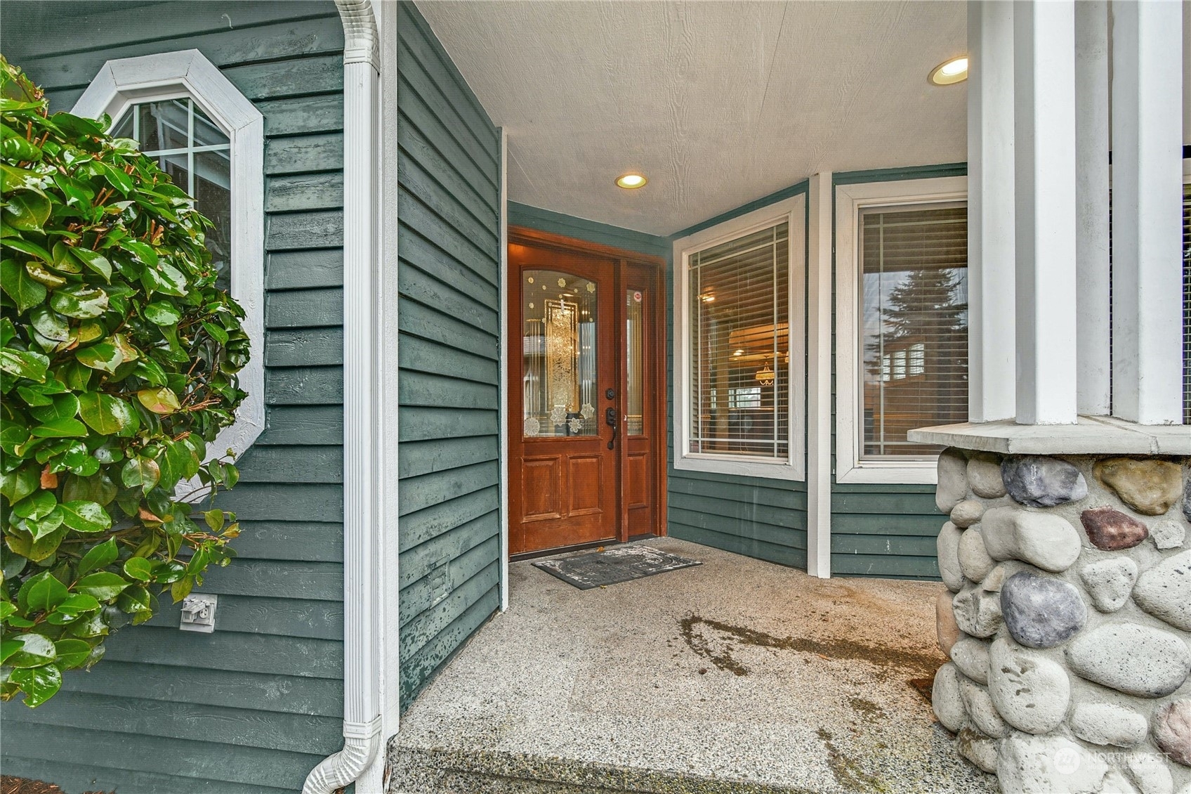 Property Photo:  2030 Noble Court SE  WA 98092 