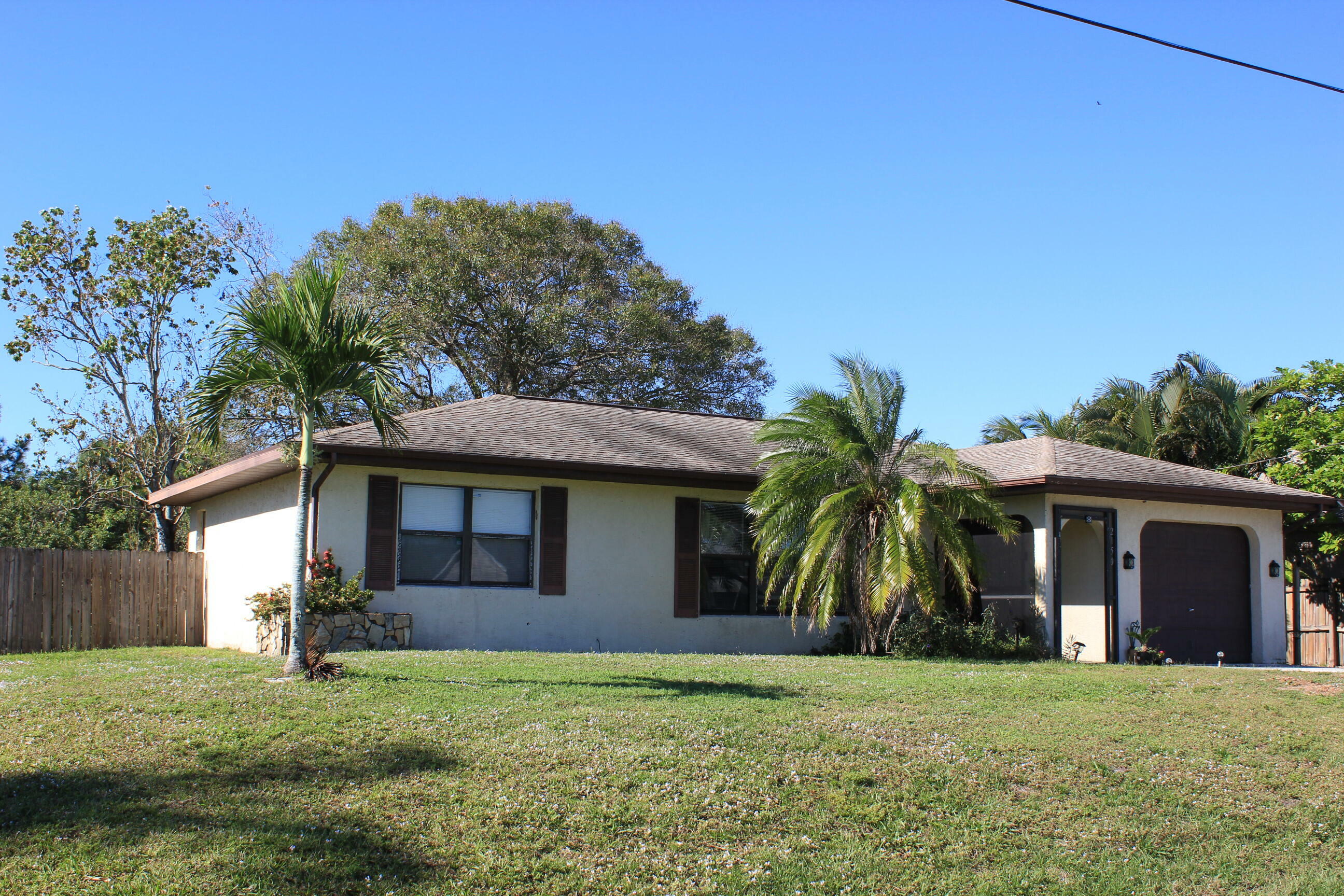 Property Photo: 2150 SW Idaho Lane FL 34953