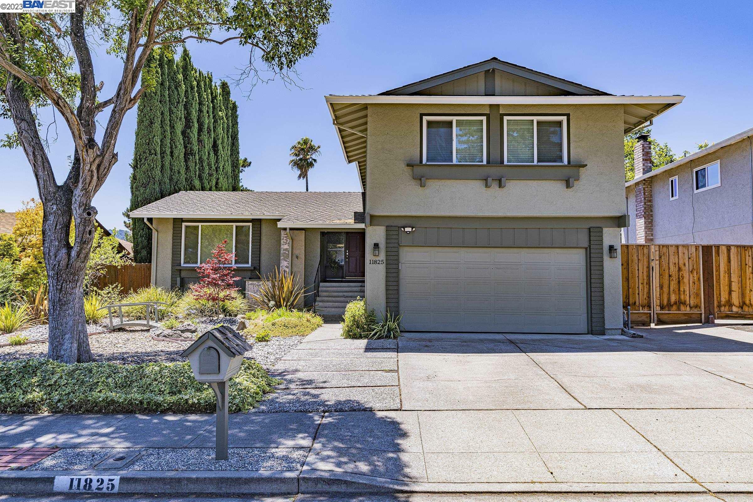 Property Photo:  11825 Dublin Green Dr  CA 94568 