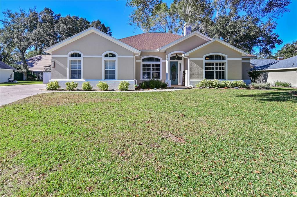 Property Photo:  19240 Park Place Boulevard  FL 32736 