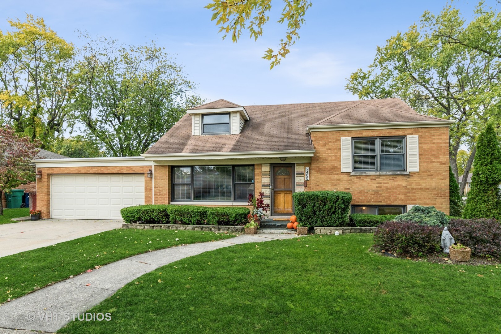 Property Photo:  2400 Hawthorne Avenue  IL 60154 