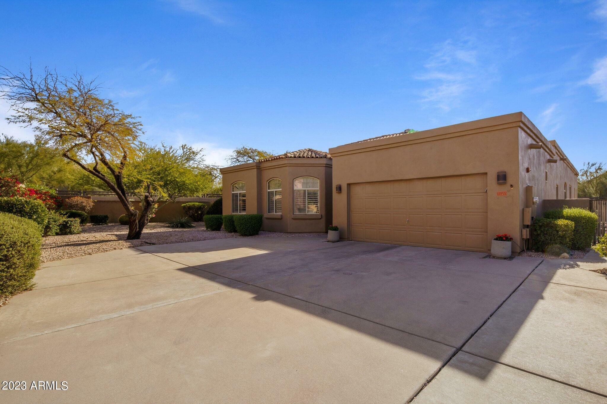 Property Photo:  13901 E Laurel Lane  AZ 85259 