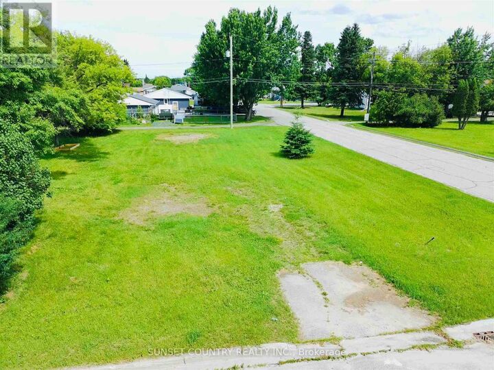 Property Photo:  215 Florence Street  ON P8N 2R8 