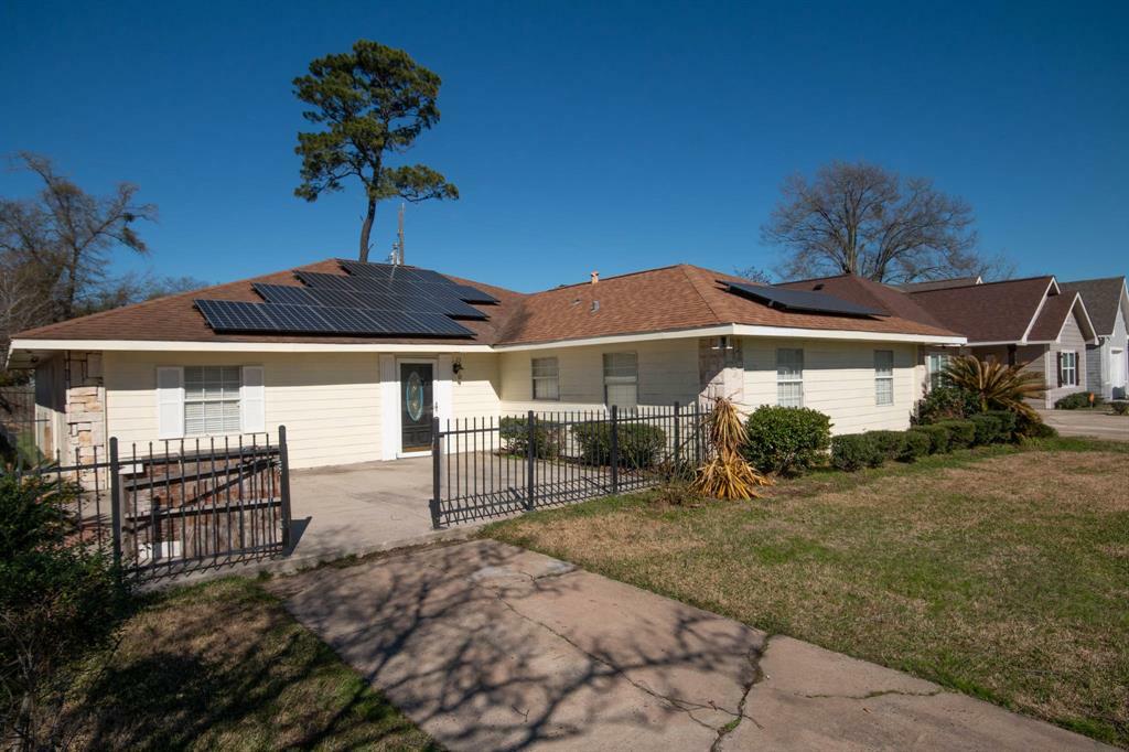 Property Photo:  512 Cypress Avenue  TX 77532 