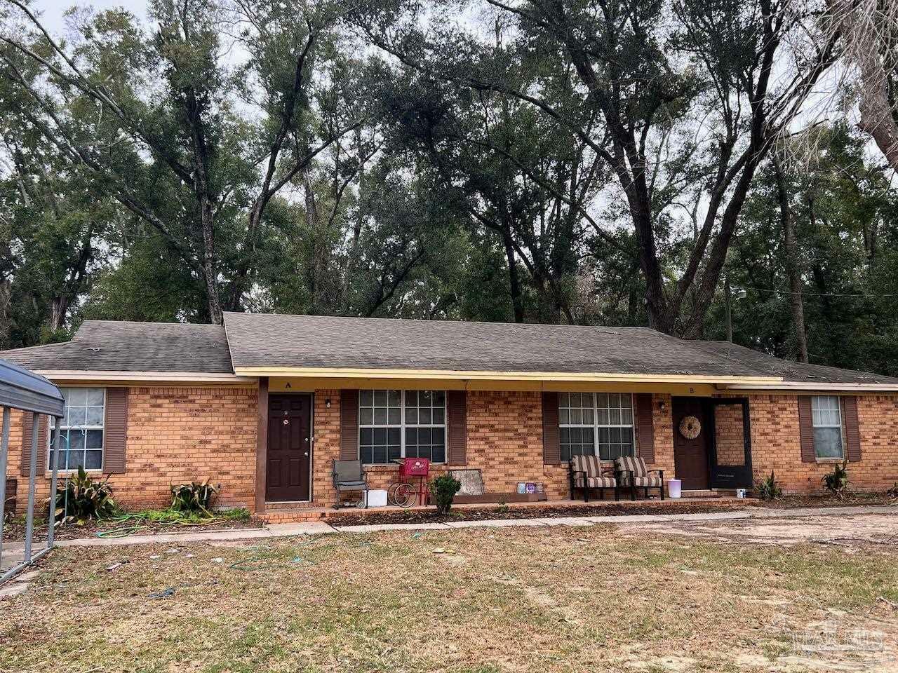 Property Photo: 8814 N Davis Hwy FL 32514