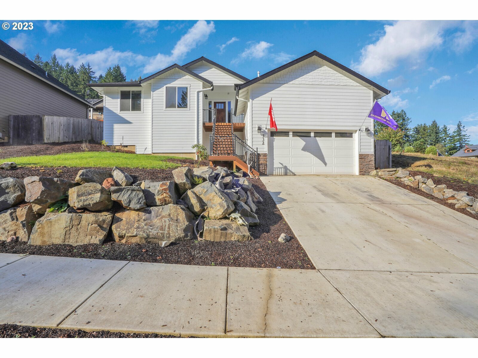 Property Photo: 332 Taylor Creek Dr OR 97386