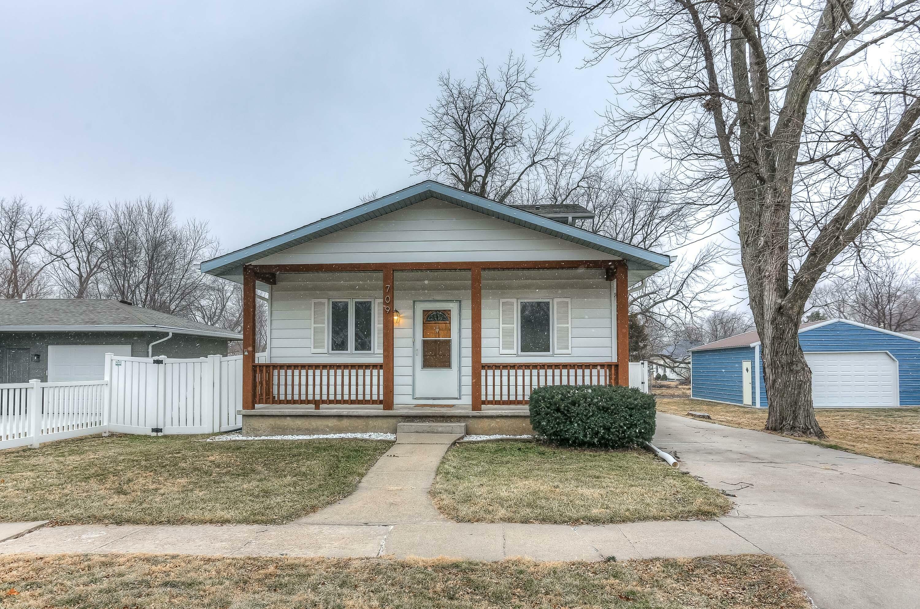 Property Photo:  709 Green  Street  IA 51534 