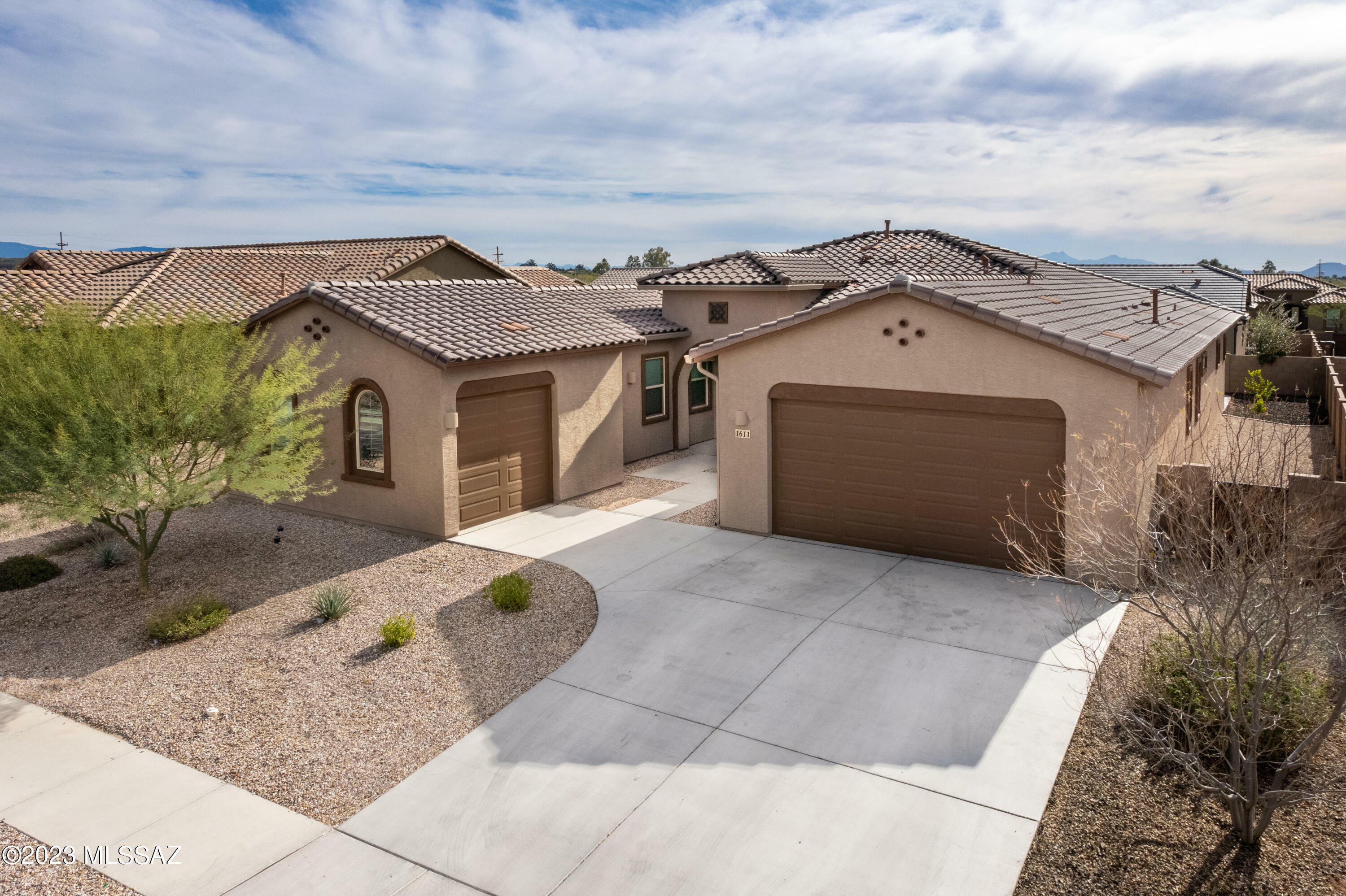 Property Photo:  1611 W Seabiscuit Street  AZ 85704 