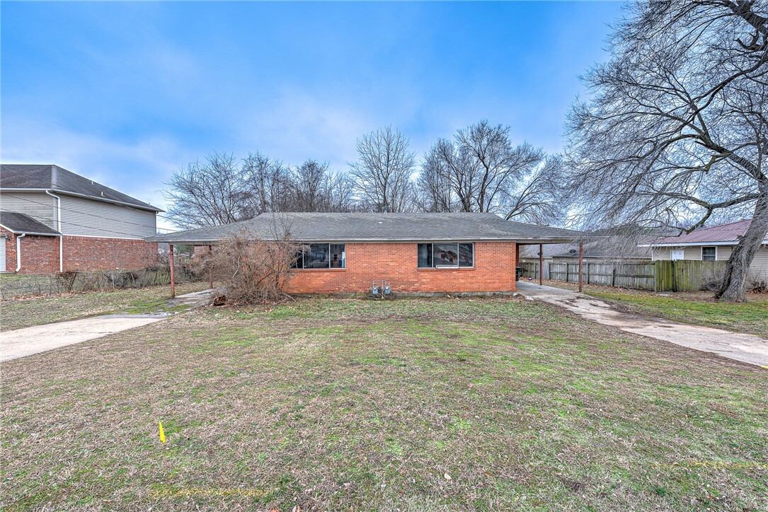 Property Photo:  2245 &Amp 2247 W Deane Street  AR 72703 