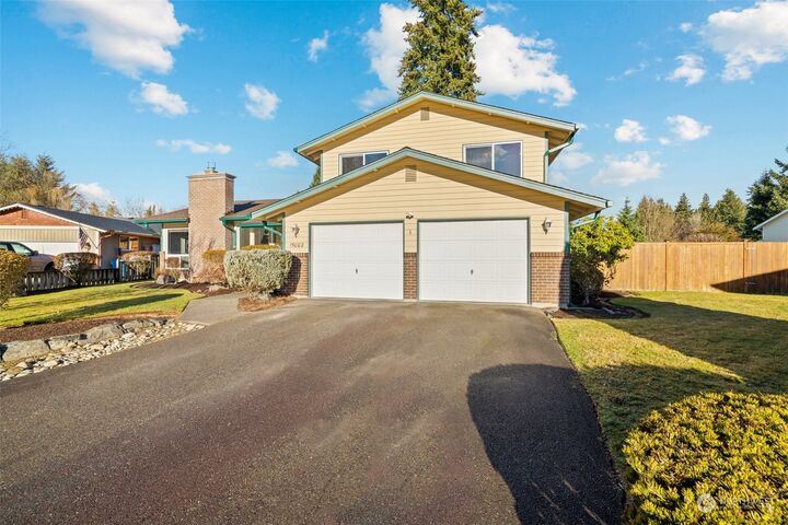 Property Photo: 15002 113th Avenue E WA 98374
